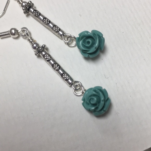 Resin turquoise rose earrings silverplated beads - Picture 8 of 8